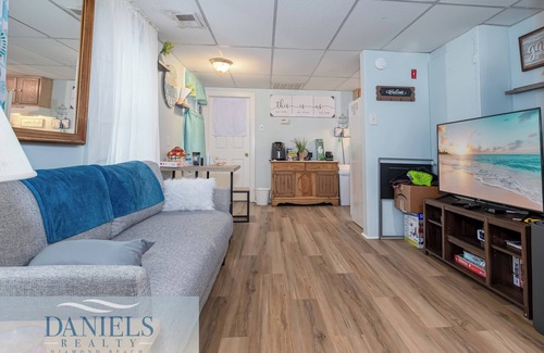 Wildwood Casa | Rent 21 + 3 bedroom home 1 block from beach 5 minute walk to convention center!!