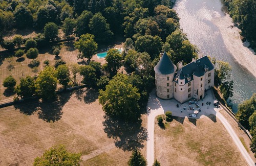 Saint-Martory Villa | Alquila un castillo francés único para tus vacaciones familiares.