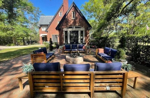 Conway Casa | Rent a whole Inn! The Inn on Elm 6 beds/5 baths.