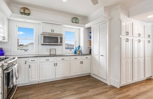 Scituate Cabina | Rent entire exquisite former Inn & former Bed & Breakfast with 5 Beds & 6 Baths