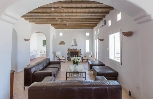 Plintri Villa | Rent holiday Villas on Mykonos Greece