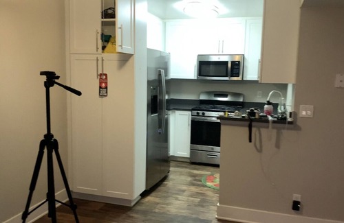 Calabasas Apartamento | Rent room with DOOR LOCK in 2bed/2bath Calabasas w Pool,Jacuzzi,Gym,Tennis Court