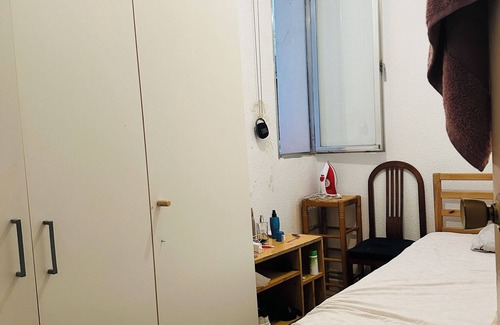 Las Acacias Apartamento | Rent studio only for tourists near downtown madrid