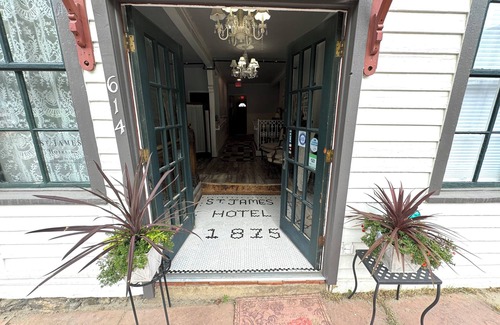 Historic District Casa | Rent the Entire Historic St James Hotel located in charming Georgetown!!