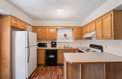 Independence Casa | Comfortable Mid-Term Rental in Charming Independence, Missouri: Your Ideal Home Away from Home!