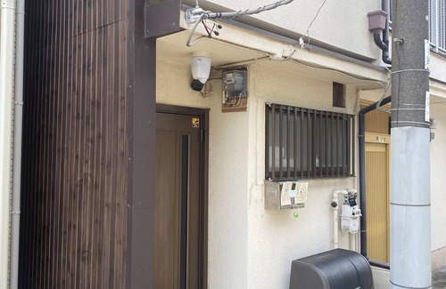 Ibaraki Casa | Renting an entire 2-story house! 12 minutes walk from the nearest station. Excellent access to Osaka and Kyoto/Kobe. Excellent shopping facilities nearby. Accommodates up to 6 people. For long-term stays!