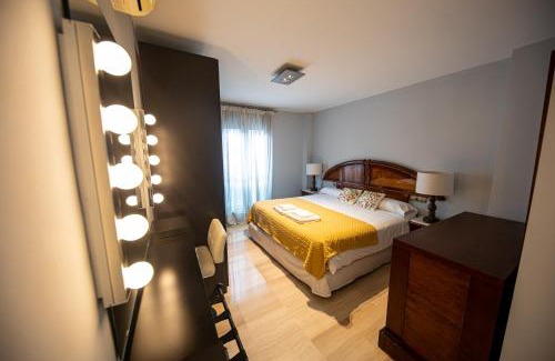 Jaen Apartamento | RentitSpain Ático Moderno y Céntrico con balcón curvo en Jaén