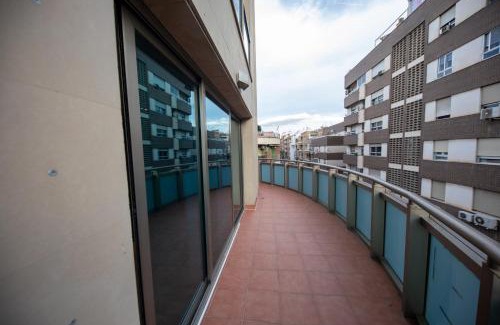 Jaen Apartamento | RentitSpain Ático Moderno y Céntrico con balcón curvo en Jaén