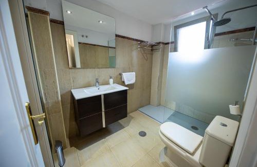 Jaen Apartamento | RentitSpain Ático Moderno y Céntrico con balcón curvo en Jaén