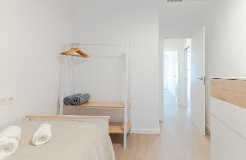 Motril Apartamento | RentitSpain Complejo TRM, Estilo, confort, terraza y piscina