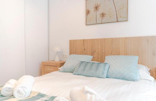 Motril Apartamento | RentitSpain Complejo TRM, Estilo, confort, terraza y piscina