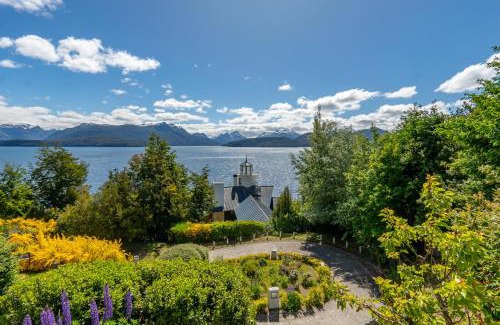 Angostura Casa | RentUp - Casa con vista panorámica al lago Nahuel Huapi