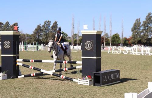 General Rodriguez Casa | RentUp - Retiro de lujo Casa moderna con jardin y piscina en Pilar