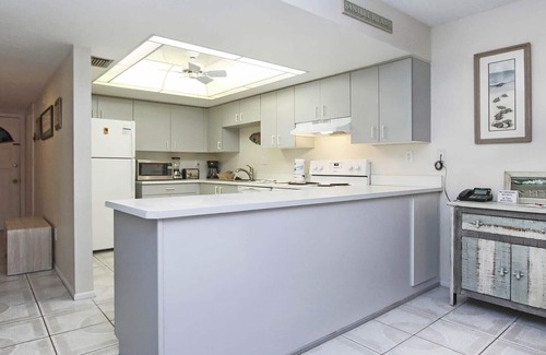 Sanibel Condominio | REOPENED! Tropical Garden Condo Just Steps to Sanibel Beach