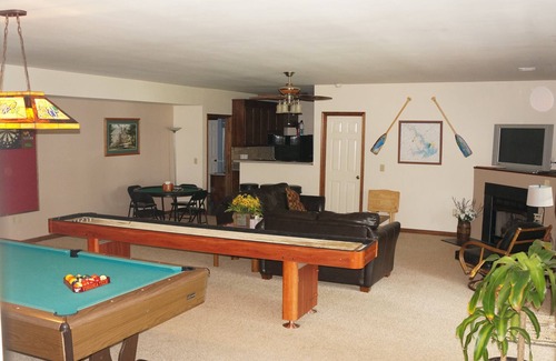 Huddleston Casa | Semanas de vacaciones de Navidad y Año Nuevo disponibles. Reserve pronto antes de que se vayan