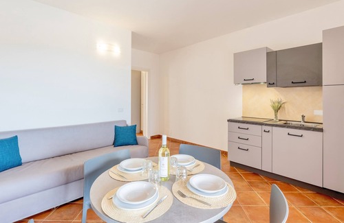 Trinita d'Agultu e Vignola Apartamento | Residence with pool in Isola Rossa