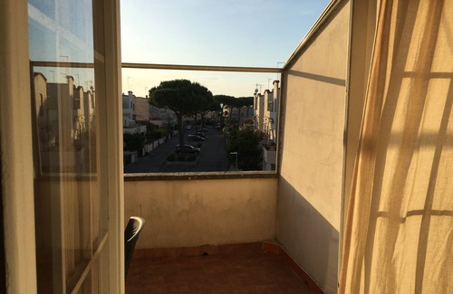Marina di Cerveteri Apartamento | Residencia "L 'Approdo" con piscina y canchas de tenis muy cerca del mar