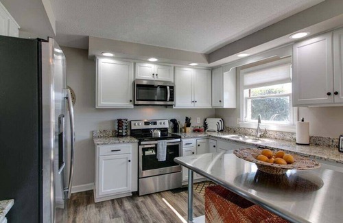 Clarksville Casa | Residence (1335 Whitt Ln)