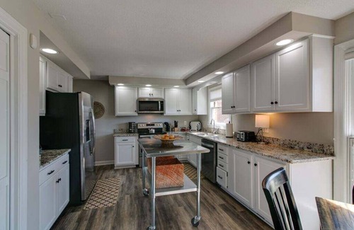 Clarksville Casa | Residence (1335 Whitt Ln)