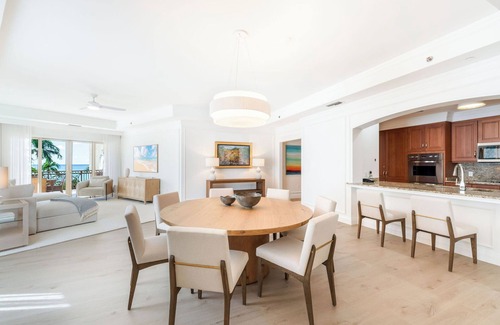 Seven Mile Beach Condominio | Residence 303, Elegant Oasis Minutes from Seven Mile Beach