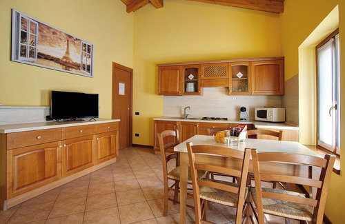 Civate Apartamento | Residencia Appartamento Parigi' con vistas a la montaña, jardín y Wi-Fi