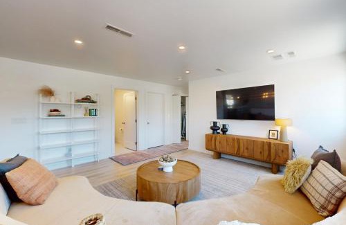 Historic Livingston Apartamento | Residence at Roam Rental