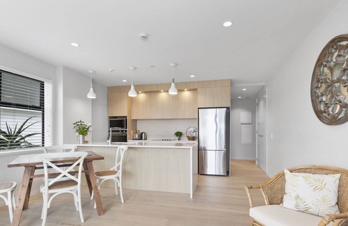 Orewa Casa | RESIDENCE DE LA MER - OREWA HOLIDAY APARTMENT, pet friendly in Orewa