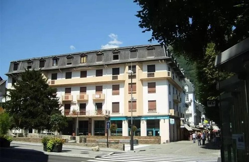 Bagneres-de-Luchon Apartamento | Residence England - T3 LUCHON FOR 4 PERS. FULL SOUTH PARKING
