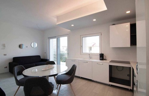 Montioni Apartamento | Residence Fontana di Trevi- modern, pool, Wifi