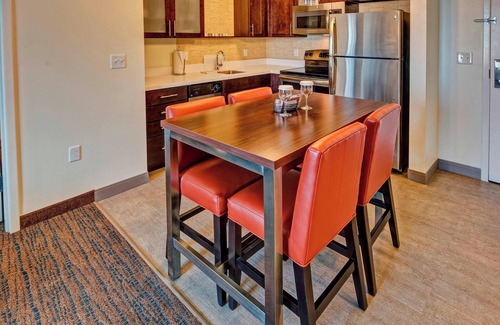 Crossroads Arts District Hotel | Residence Inn by Marriott Kansas City Downtown/ Convention