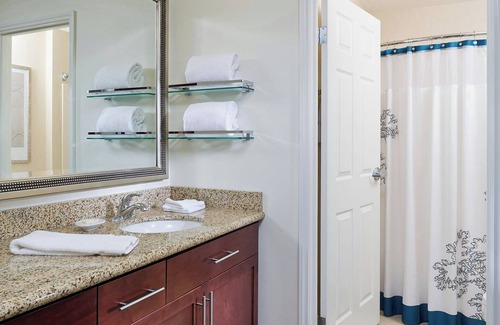 The Woodlands Hotel | Residence Inn Houston The Woodlands / Lake Front Circle