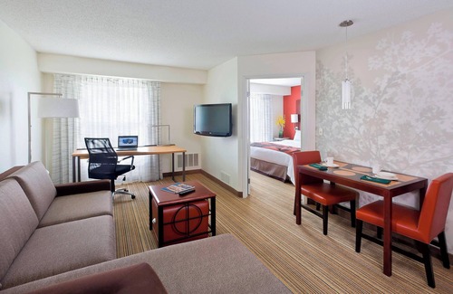 The Woodlands Hotel | Residence Inn Houston The Woodlands / Lake Front Circle