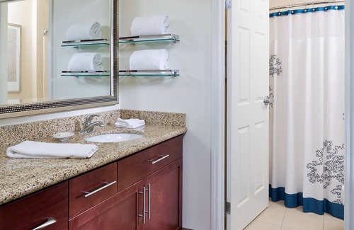 The Woodlands Hotel | Residence Inn Houston The Woodlands / Lake Front Circle