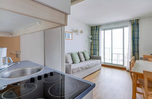 Pornichet Apartamento | Residence Les Océanes - maeva Home - Comfort studio for 5 people - sea view
