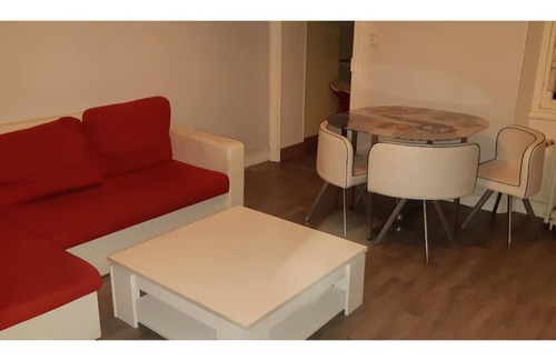 Chateauroux Apartamento | Residence Mifaly - Red and white decor apartment