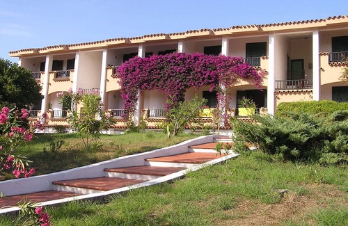 Baja Sardinia Apartamento | Residencia Pinnetta: apartamento de 4 plazas con piscina y wifi gratuitos
