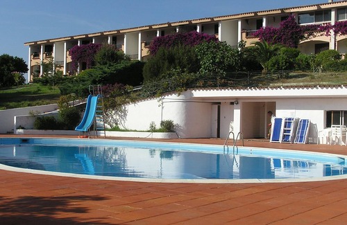 Baja Sardinia Apartamento | Residencia Pinnetta: apartamento de 4 plazas con piscina y wifi gratuitos