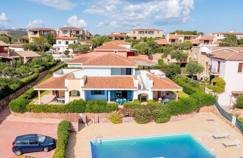 Monte Petrosu Apartamento | Residence with pool in Cala Girgolu