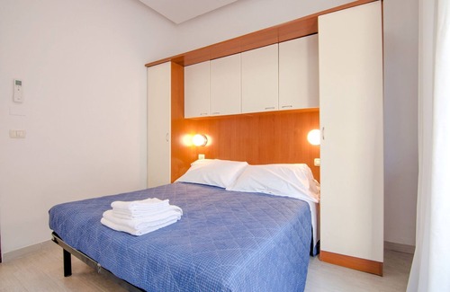 Torre Pedrera Apartamento | Residence with swimming pool nearby the sea.