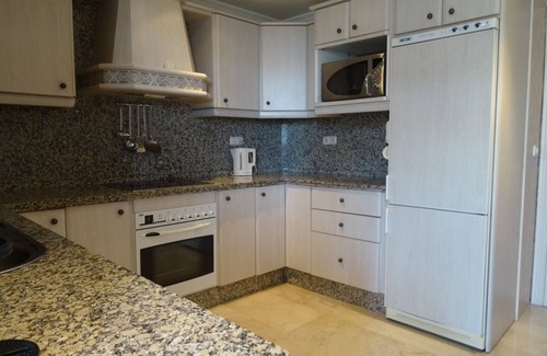Carihuela Apartamento | Residencía Pez Espada, apartamento de lujo con piscina y parking privado.