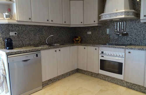 Carihuela Apartamento | Residencía Pez Espada, apartamento de lujo con piscina y parking privado.