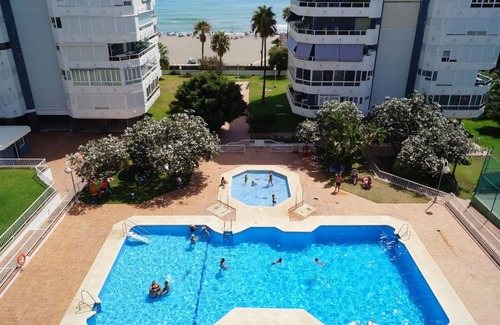 Carihuela Apartamento | Residencía Pez Espada, apartamento de lujo con piscina y parking privado.