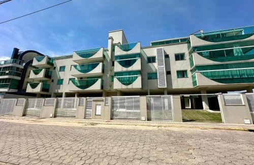 Quatro Ilhas Apartamento | Residencial Ilha do Arvoredo - Praia de 4 Ilhas, próximo ao mar.
