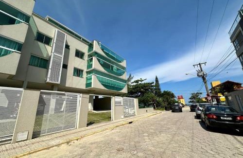 Quatro Ilhas Apartamento | Residencial Ilha do Arvoredo - Praia de 4 Ilhas, próximo ao mar.