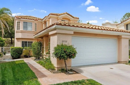 Stevenson Ranch Casa | Residential Retreat near Magic Mountain, Pet-Friendly
