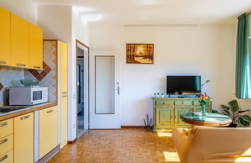 Luino Apartamento | Residenza Agrifoglio by Interhome