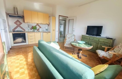 Luino Apartamento | Residenza Agrifoglio by Interhome