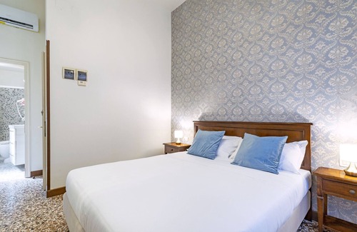 Dorsoduro Cama Y Desayuno | Residenza Centopietre by Wonderful Italy - Camera Blue Moon 1