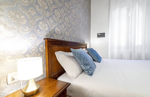 Dorsoduro Cama Y Desayuno | Residenza Centopietre by Wonderful Italy - Camera Blue Moon 1