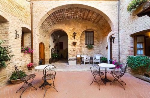 San Gimignano City Centre Hotel | Residenza D'Epoca Palazzo Buonaccorsi